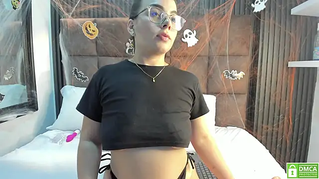 Sussy Vixen online show from October 28, 9:30 pm