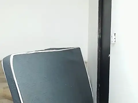 Snapshot of salome33x chatting on October 9, 4:22 pm salome33x online show from October 9, 4:22 pm