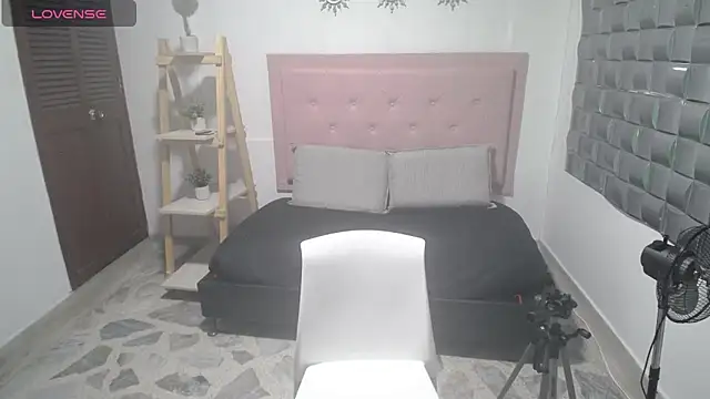 Dulce  Lovee online show from December 3, 8:55 pm