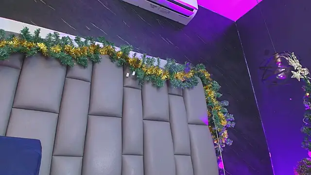 kissme luna online show from December 5, 8:10 pm