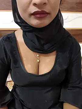 Itz Mayra  online show from October 21, 7:45 am