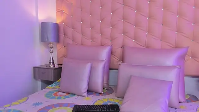 Leslie Bussh  online show from March 31, 12:38 pm