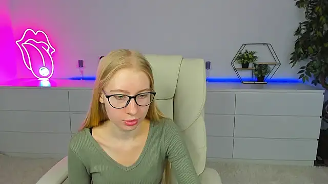 Alina Blonde online show from September 13, 9:50 am