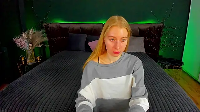 Alina Blonde online show from October 9, 5:55 am