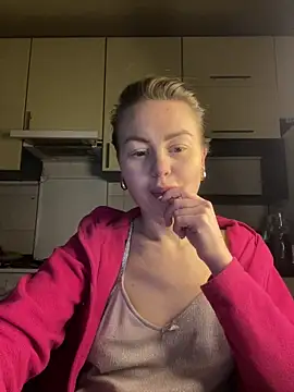 MartaLuna  online show from January 31, 9:24 pm