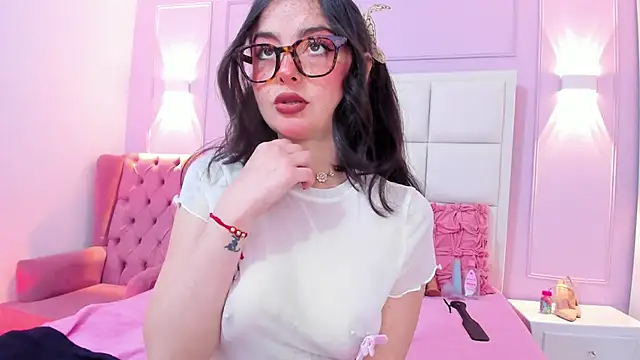 Ashleypetit online show from February 17, 1:10 pm