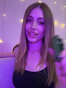 Elizabeth Tay online show from November 18, 5:14 pm