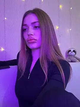 Elizabeth Tay online show from December 18, 7:07 pm