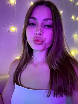 Elizabeth Tay online show from October 20, 6:33 pm