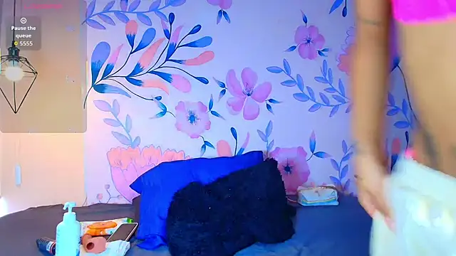 Snapshot of emma_hearths chatting on September 17, 7:45 pm emma hearths online show from September 17, 7:45 pm