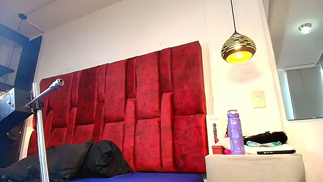 emma hearths online show from November 13, 7:02 pm