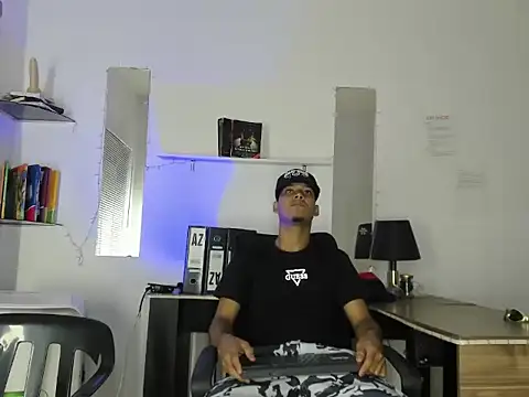 xxKamadevaxx online show from May 27, 12:46 pm