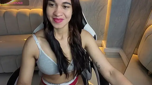 Snapshot of Maia_Tx chatting on October 15, 2:19 pm Maia Tx online show from October 15, 2:19 pm