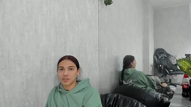 Snapshot of Almaazz chatting on September 24, 8:19 pm Almaazz online show from September 24, 8:19 pm