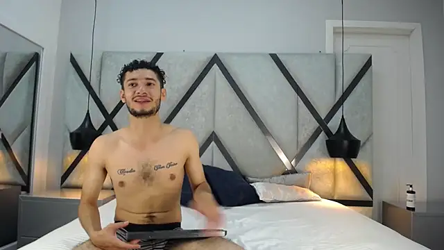 EthanCollen online show from October 30, 11:17 pm