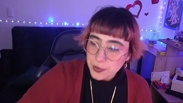 Miacatsito3 online show from April 18, 6:49 am