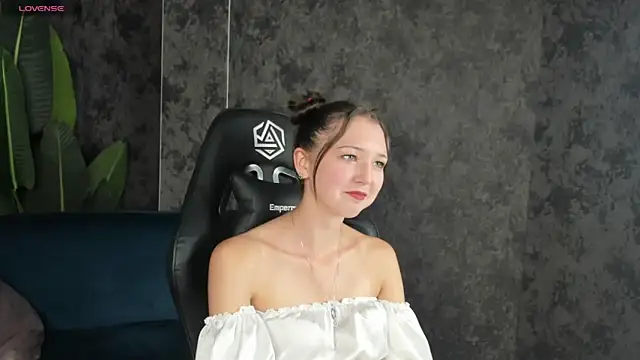 Amanda Reedd online show from September 19, 8:57 am