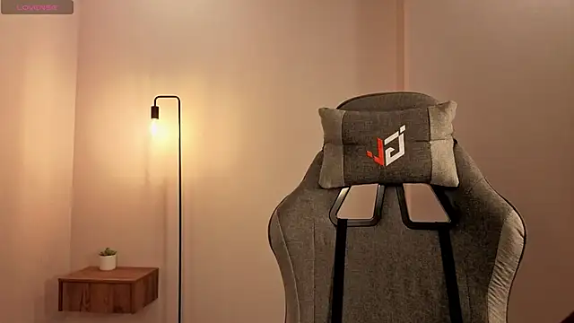 Frences Eyes online show from November 12, 2:37 pm