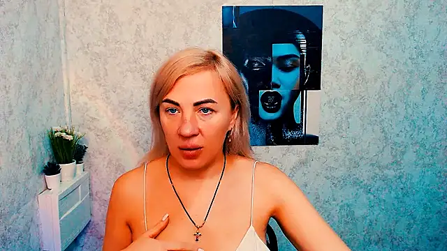 EmmaCat  online show from November 14, 7:08 am