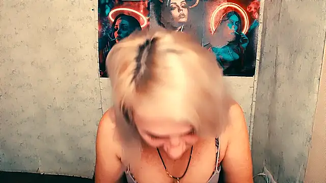 EmmaCat  online show from October 22, 5:23 am