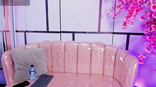 Snapshot of BlairJones_ chatting on September 20, 1:42 pm BlairJones online show from September 20, 1:42 pm