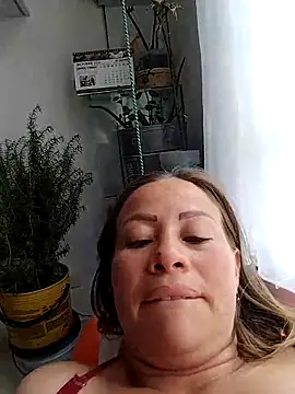 LaraCaliente online show from October 19, 7:05 pm