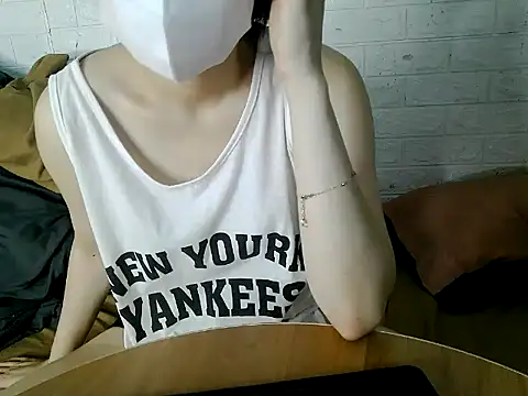 Snapshot of Mie5784 chatting on September 22, 8:13 am Mie5784 online show from September 22, 8:13 am