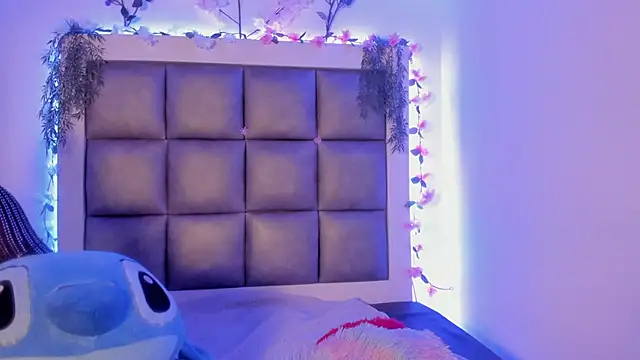 abbiecollins js online show from March 1, 5:51 am