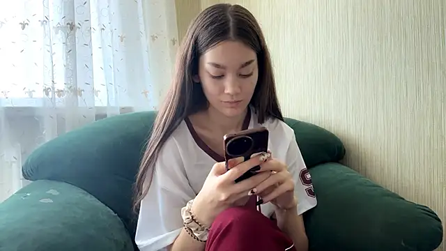 Cuteviola online show from October 21, 3:32 am