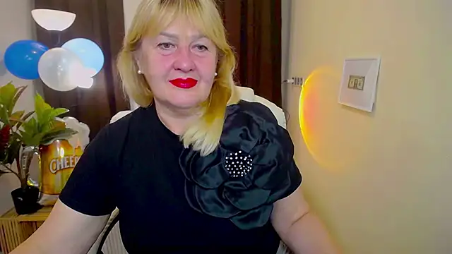 Snapshot of EmmaEllison chatting on September 17, 11:52 am EmmaEllison online show from September 17, 11:52 am