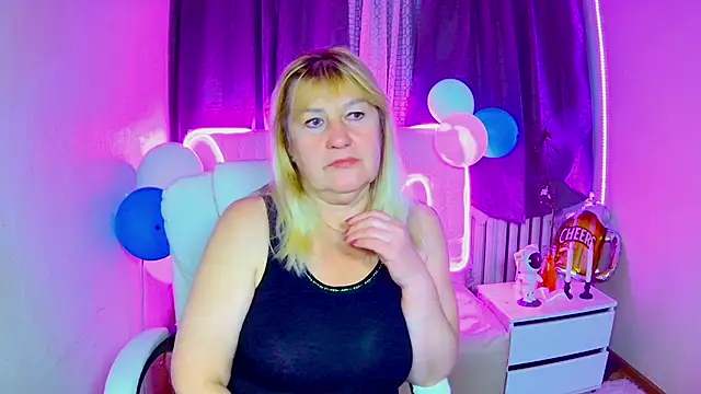 Snapshot of EmmaEllison chatting on September 29, 12:32 pm EmmaEllison online show from September 29, 12:32 pm