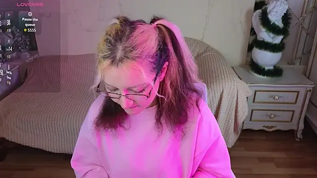 JuicyLullu online show from December 17, 11:36 am