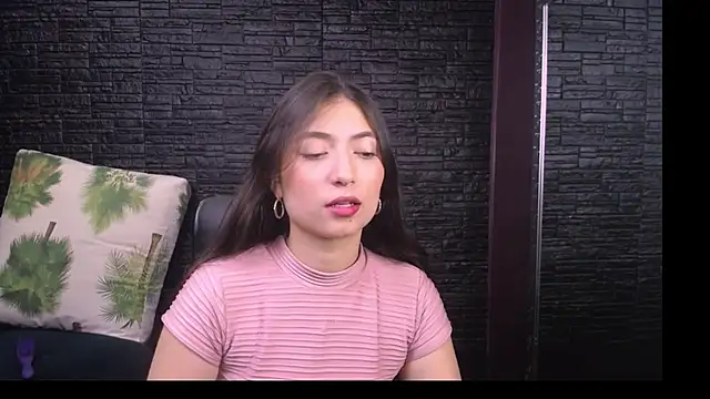 Snapshot of Lizzie_Collin chatting on October 13, 1:25 pm Lizzie Collin online show from October 13, 1:25 pm