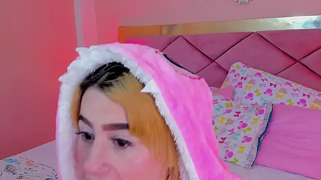 ChloeLaurentt online show from March 1, 1:05 am