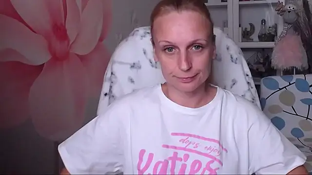 Snapshot of Venus_love1 chatting on September 16, 4:04 pm Venus love1 online show from September 16, 4:04 pm