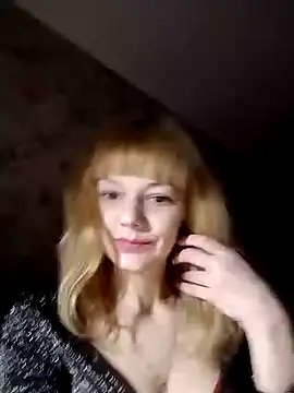 Snapshot of AliceSwan1122 chatting on October 18, 9:05 pm AliceSwan1122 online show from October 18, 9:05 pm