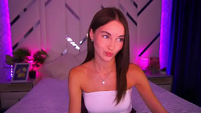 CherryyLulu online show from September 19, 8:35 am