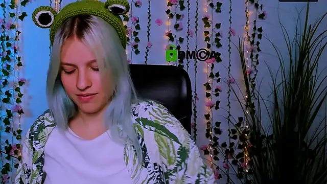 Snapshot of kaela_spell_ chatting on October 2, 1:27 pm kaela spell  online show from October 2, 1:27 pm