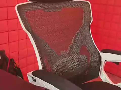 VyLouis2kk7 online show from October 17, 2:42 pm