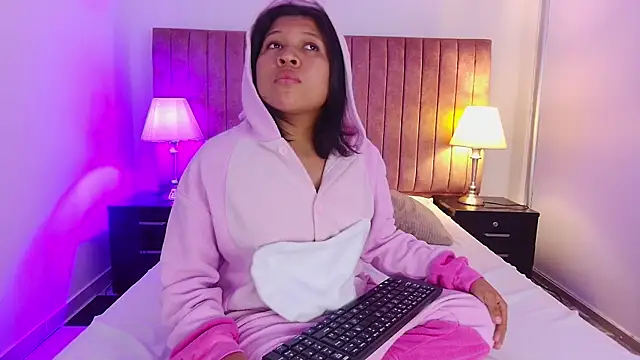 MilenaBravo online show from September 20, 4:00 am