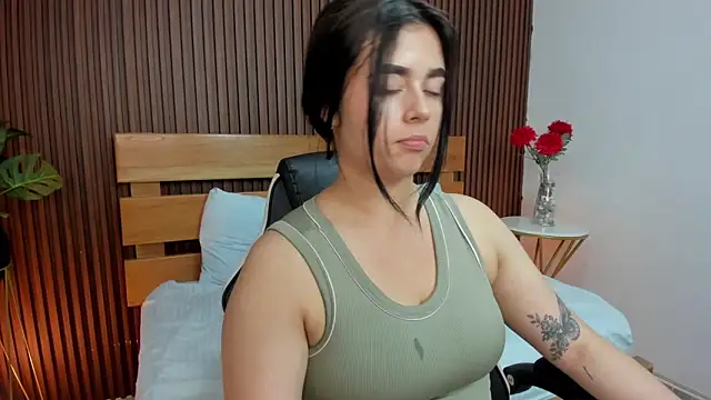 Snapshot of charlote_rossee chatting on September 24, 1:32 pm charlote rossee online show from September 24, 1:32 pm