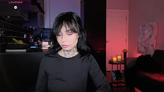 jeans-and-peach online show from December 23, 1:20 am