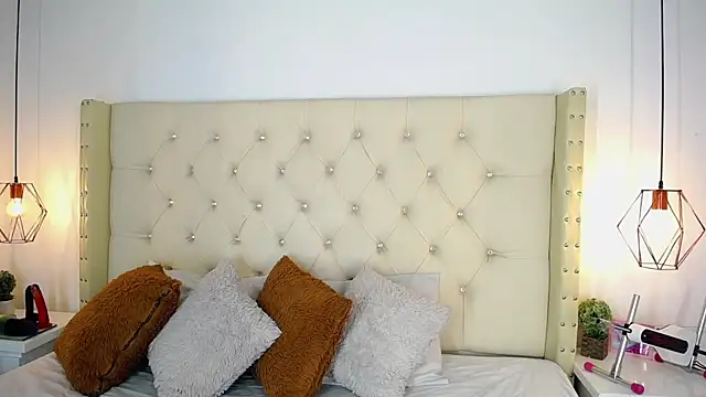 bycandy  online show from December 22, 1:36 pm