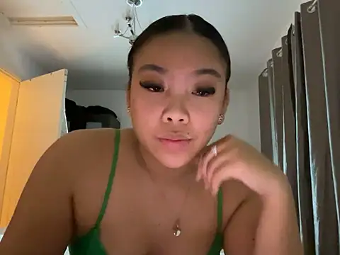 MissCherryyxox online show from November 7, 6:35 pm