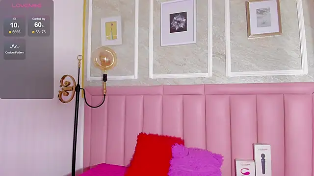 HoollyHendrix online show from February 3, 7:51 pm