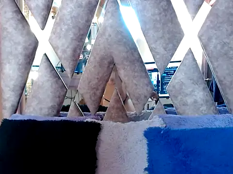 CRISTALHERRANZ online show from October 1, 9:31 pm