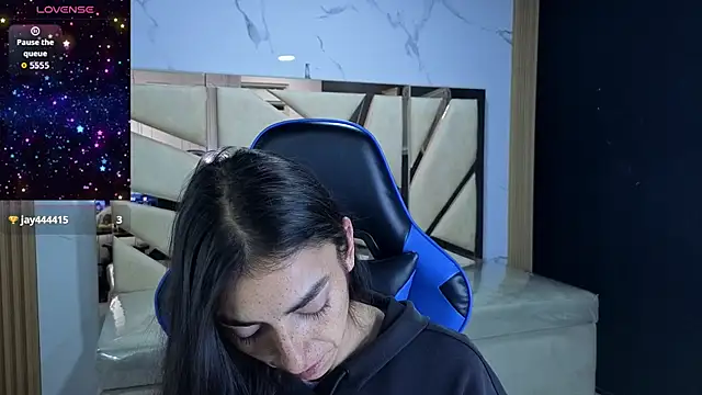 Maily a  online show from February 8, 1:04 pm