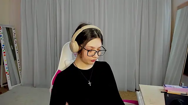 CarolKitty online show from November 3, 8:18 am