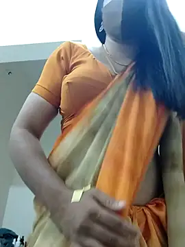 Snapshot of hottamil_honey_couples chatting on October 9, 11:31 pm hottamil honey couples online show from October 9, 11:31 pm