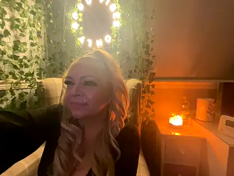 BonnyDesire online show from November 23, 7:37 pm